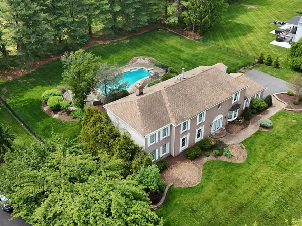 49 Saratoga Dr, West Windsor, NJ 08550