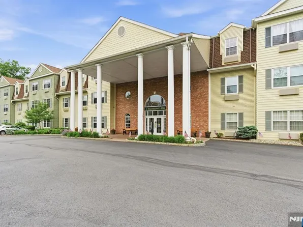1208 Richmond Rd #208, West Milford, NJ 07480