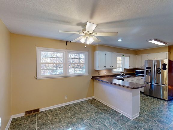 4th image of 703 Montclair Dr