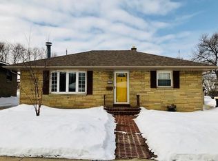 2477 S 94th St, West Allis, WI 53227