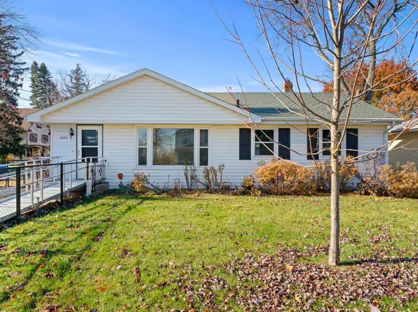 1474 S Carroll Ave, Freeport, IL 61032