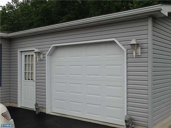 3rd image of 619 Farmland Way