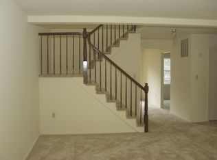 10 Sycamore Rd, Middlesex, NJ 08846