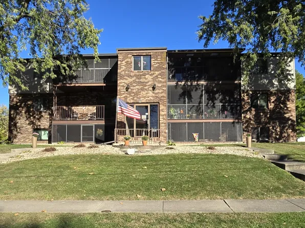 824 McGregor St APT 10, Bloomington, IL 61701
