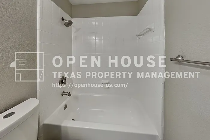 1056 Silver Spur Ln — Photo 17