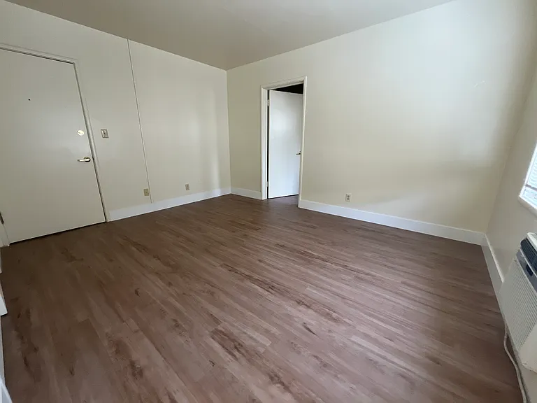 Judith Manor - 1522 N — Photo 16
