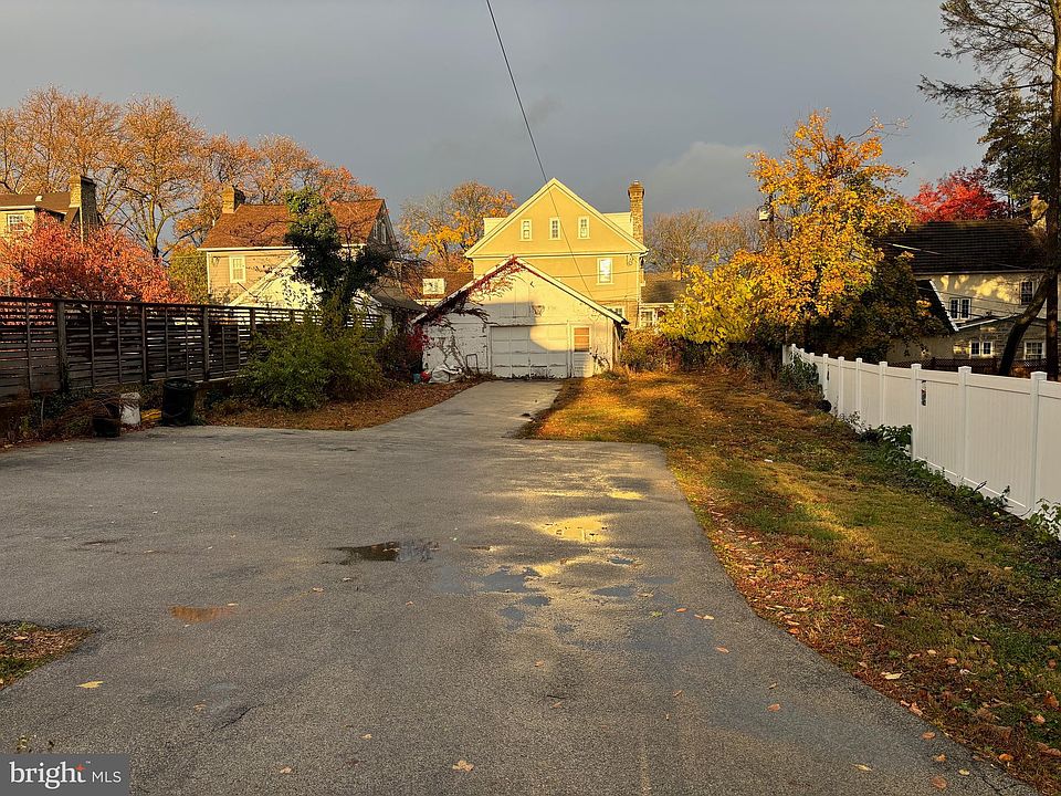 2nd image of 123 Bryn Mawr Ave