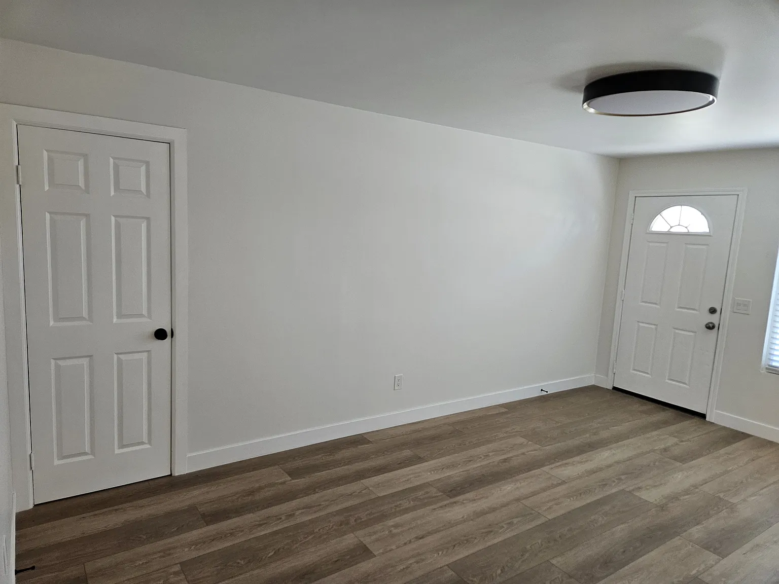 2 bed, 813 sqft, $2,300 — Photo 1