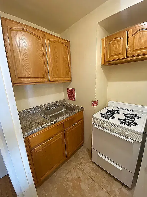 2801 Clarendon Road — Photo 3