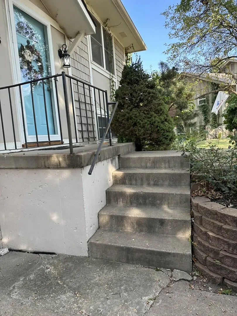 East-Side Lee's Summit Retreat Private Cul-de-Sac, Pet-Friendly — Photo 4