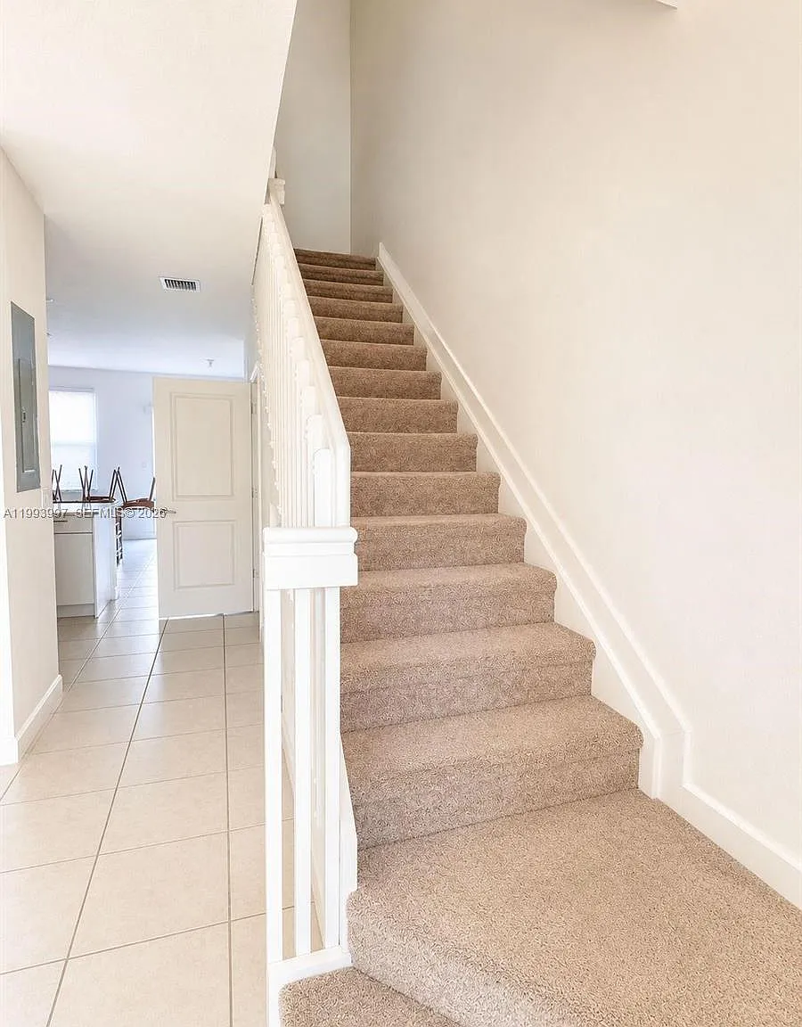 3 bed, 2.5 bath, 1393 sqft, $2,750 — Photo 3