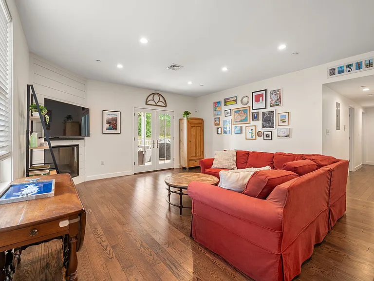 213 E Eagle St #3 — Photo 11