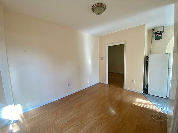 3rd image of 124 E 107th St APT 18