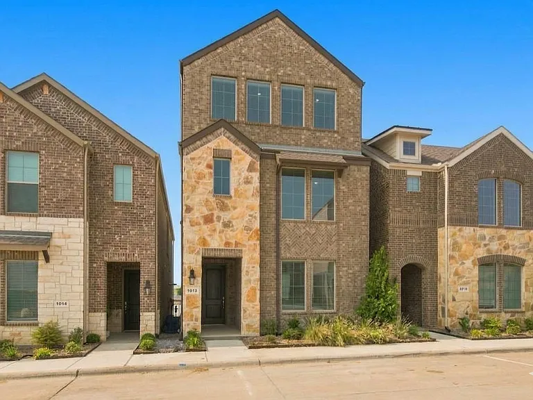 1012 Snapdragon Dr — Photo 1