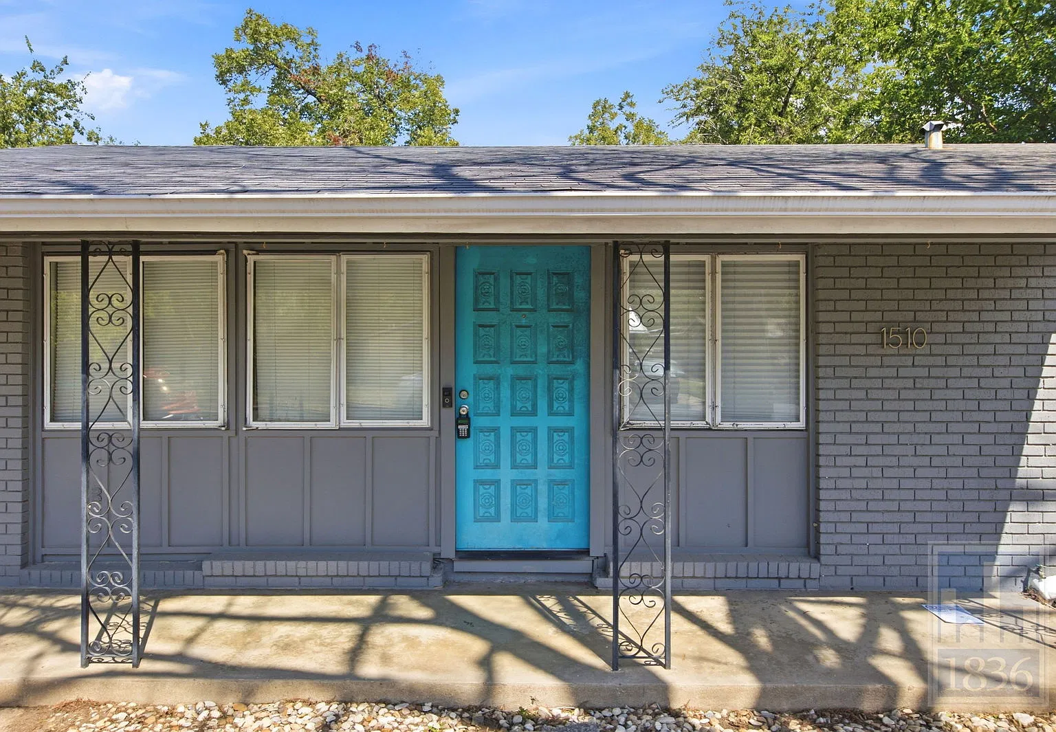 3 bed, 2.0 bath, 1136 sqft, $2,400 — Photo 2