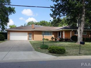 6105 N Saint Marys Rd, Peoria, IL 61614