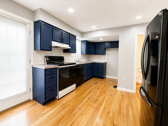 5th image of 916 Portia Ct