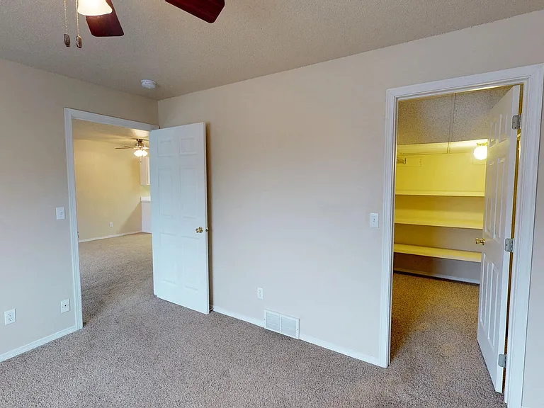 Sierra Vista Apartments — Photo 96
