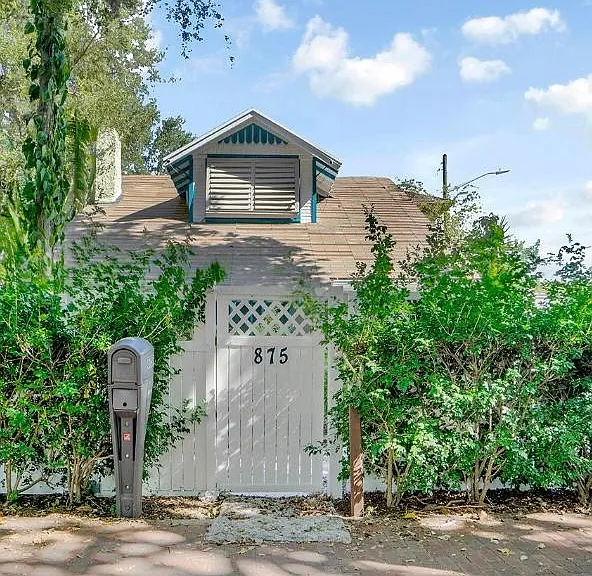 875 SW 13th Ave — Photo 3