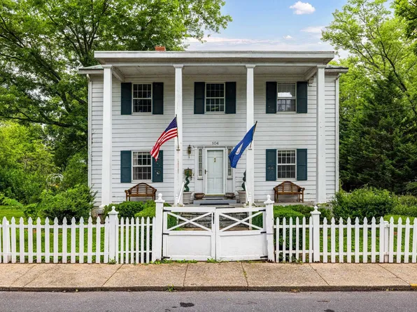 104 W College St, Bridgewater, VA 22812