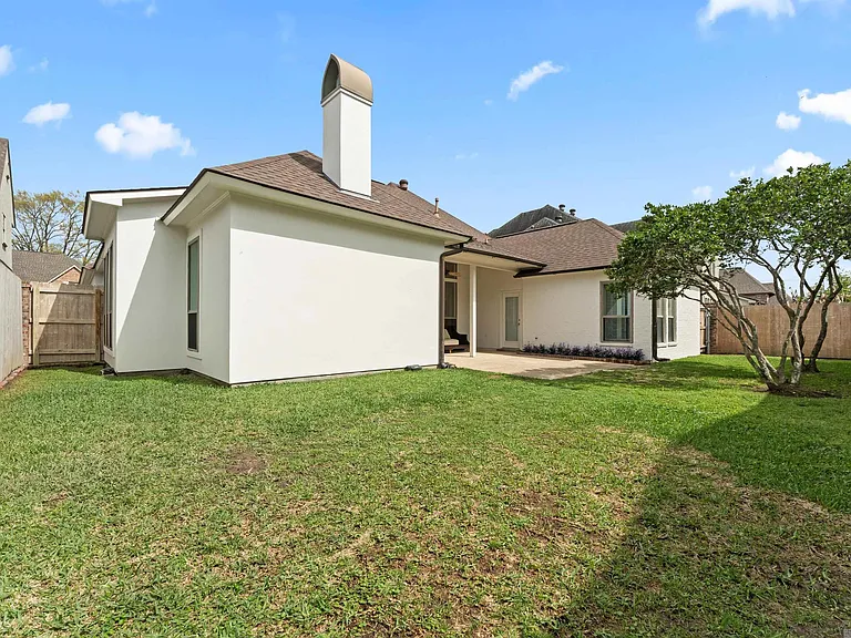 228 E Greens Dr — Photo 13