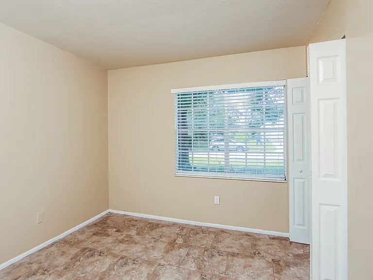 1647 Baker St NE — Photo 12