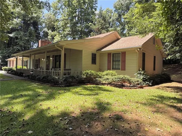 5040 Nichols Dr, Flowery Branch, GA 30542