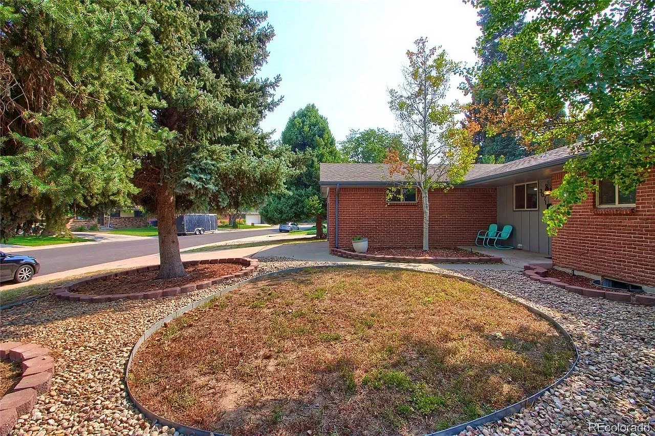 5 bed, 2590 sqft, $3,550 — Photo 4