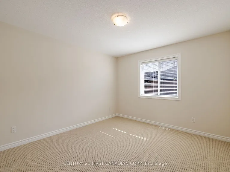 1690 Beaverbrook Ave — Photo 24