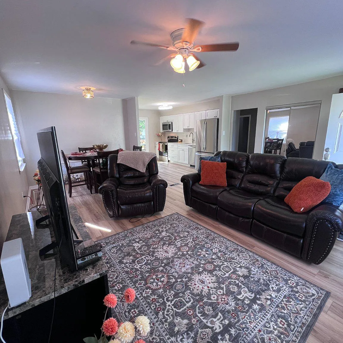 4 bed, 1.5 bath, 1404 sqft, $3,000 — Photo 2
