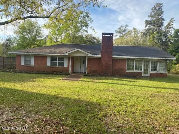 2309 N Country Club Ln, Biloxi, MS 39532