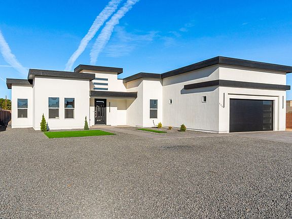 3rd image of 609 6th St NE