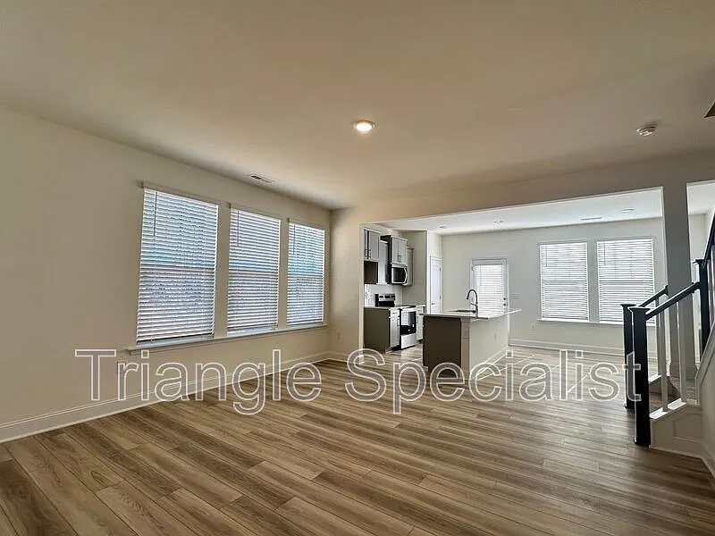 3 bed, 2.5 bath, 1650 sqft, $1,800 — Photo 4