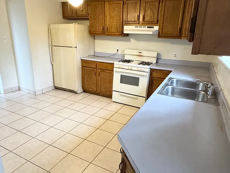 1210 Evans Ave #1 — Photo 10