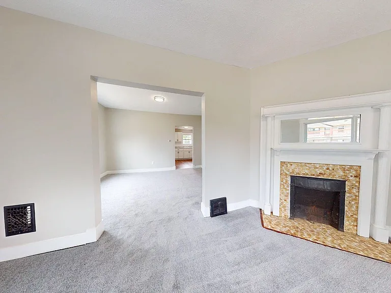 2027 W 105th St — Photo 32