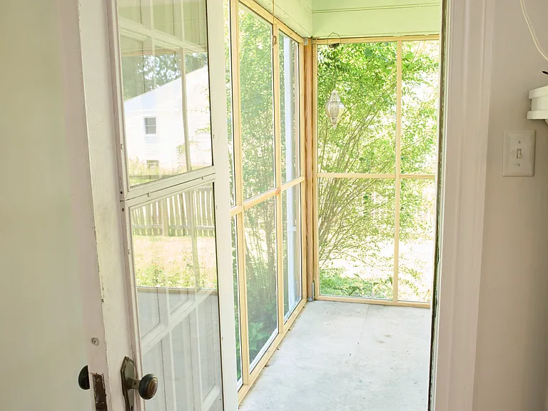 2801 Kenwood Ave — Photo 11