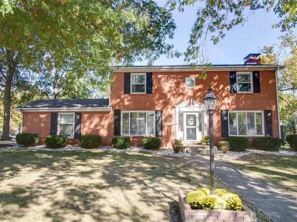 1402 Dadrian Dr, Godfrey, IL 62035