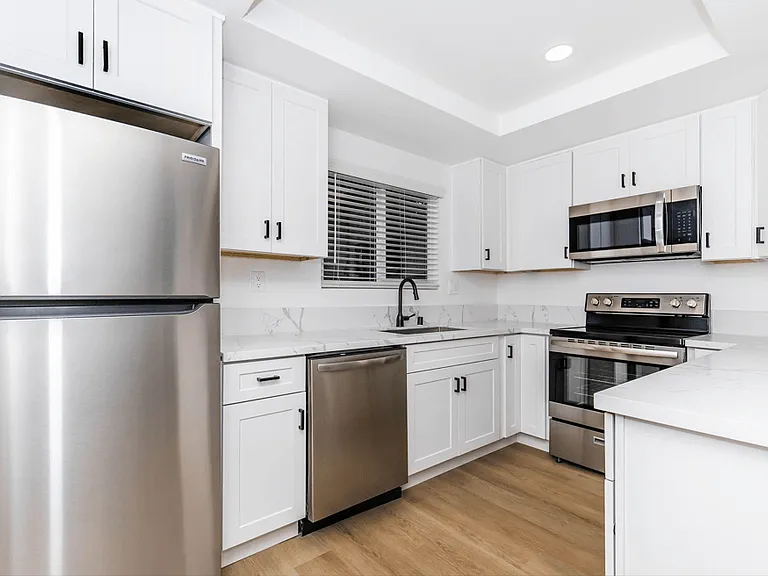 Serra Grove Apartments — Photo 10