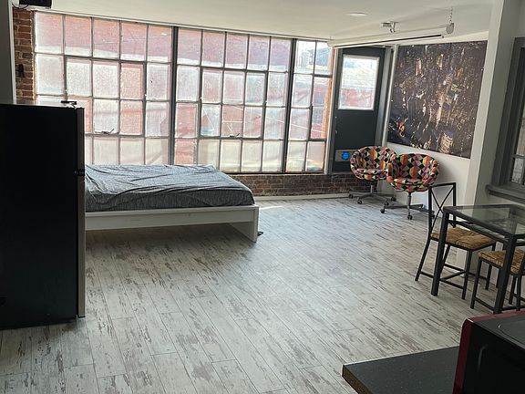 3rd image of 286 Front St #B