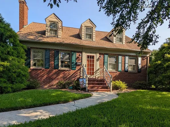 56 Cedar Ln, Newport News, VA 23601