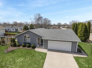 1374 Hazelwood Dr, Manitowoc, WI 54220
