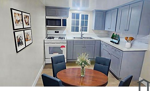 2nd image of 2603 1/2 Lincoln Park Ave