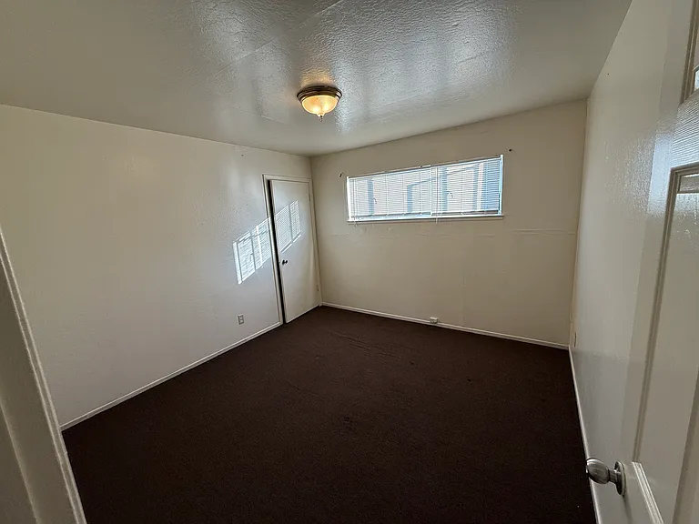 Fruitvale Ave — Photo 4
