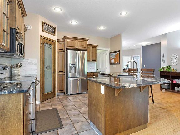 4th image of 89 E Alberts Close
