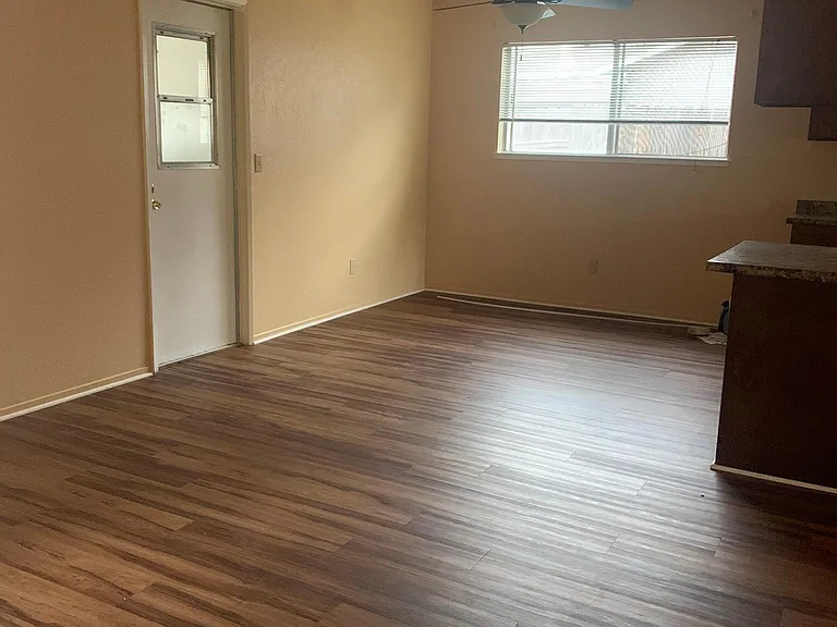 1217 Bunker Hill Dr — Photo 5