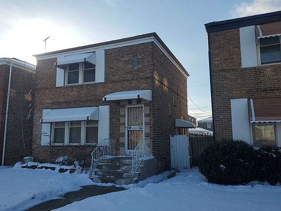 2nd image of 7926 S Artesian Ave