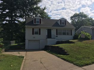 1749 Hillside Dr, Omaha, NE 68114