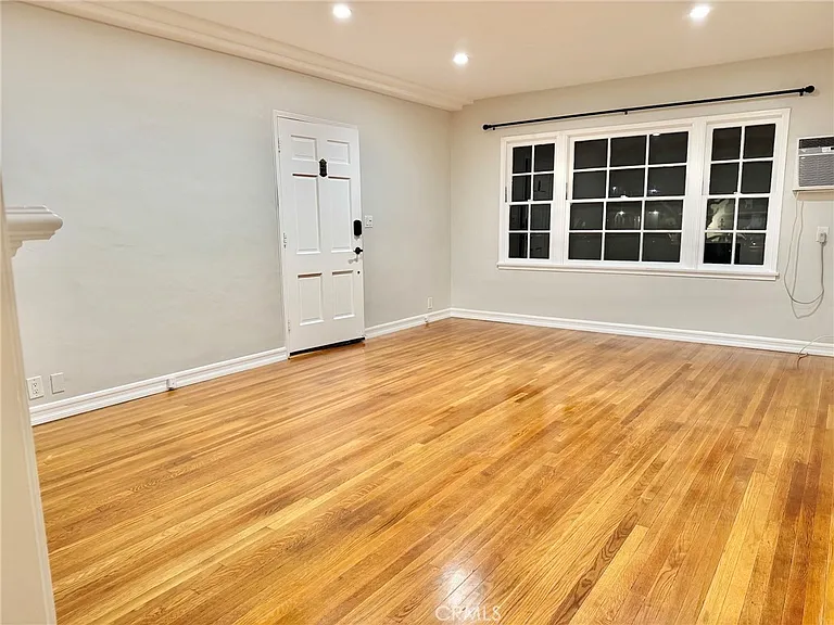 1744 Huntington Dr — Photo 12