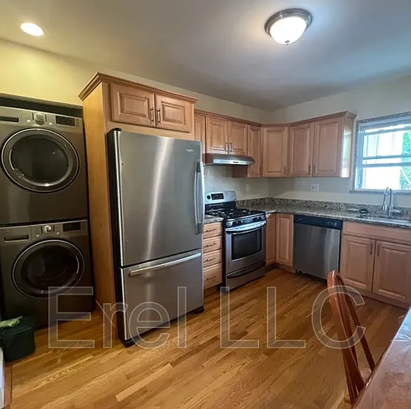 54 Webster Ave #1A — Photo 2