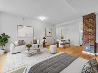 233 Abbott St #301, Vancouver, BC V6B2K7